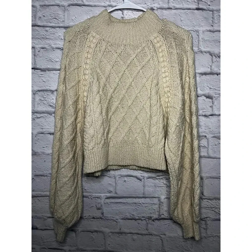 Free People cable knit cropped pullover sweater, size XS.